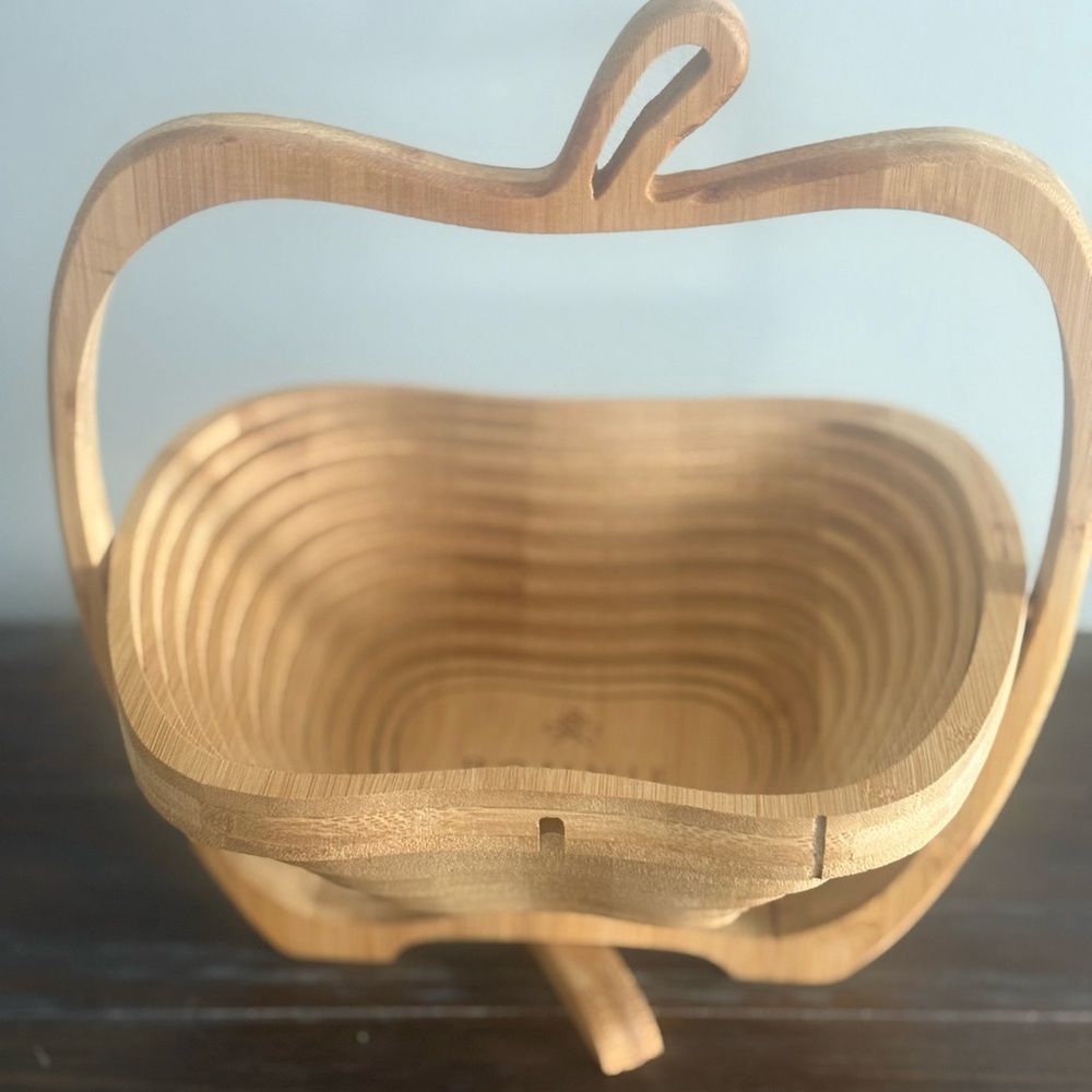 Bonnie & Pop Collapsible Wooden Apple-Shaped Fruit Basket